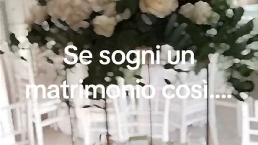 Matrimonio Elegante Bianco e Verde | Centrotavola Scenografici