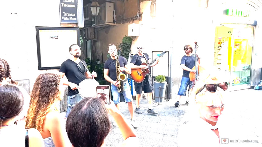 Mumbles - "Street Band a Taormina"