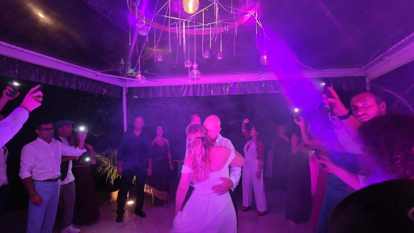 Arrivera'.    Il Ballo Degli Sposi. Con Luci e colori