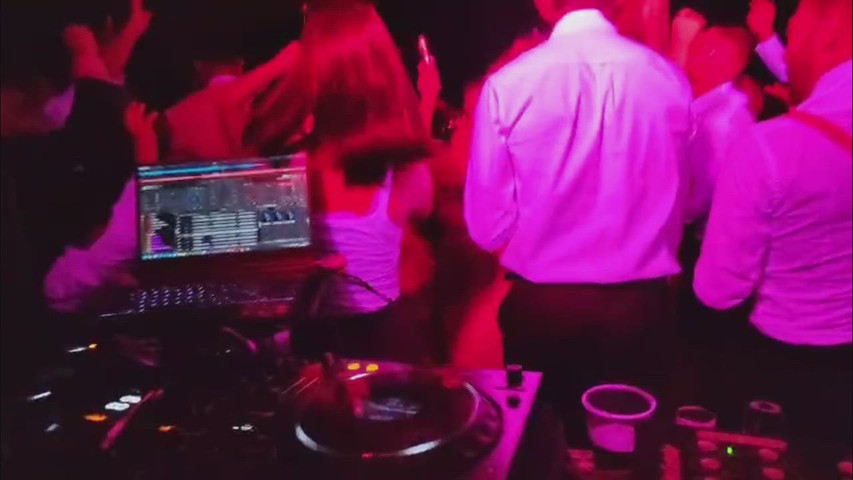 Albergo Istellas a Nurri - DJ Set Etnico – Esplosione di Colori e Energia