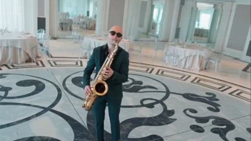 Direzioni Parallele Wedding Entertainment: Il Sax di Luca al Plaza di Vasto