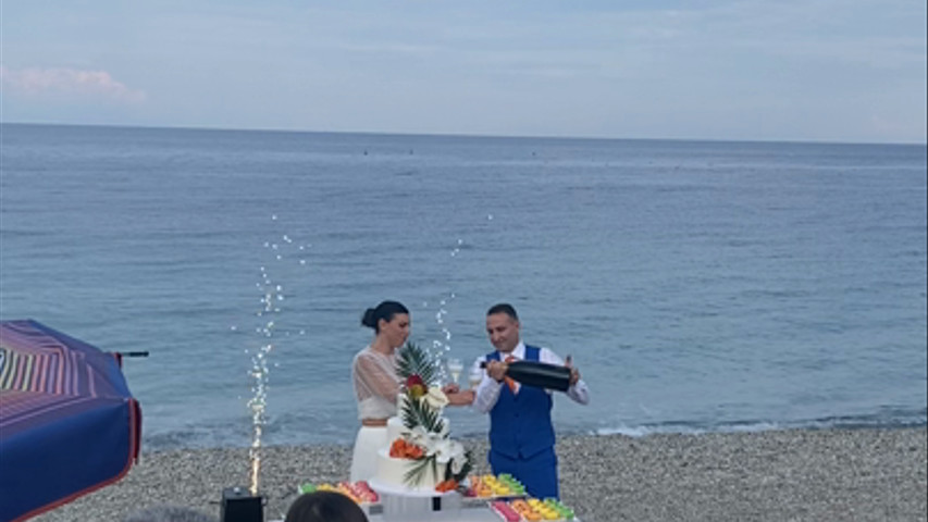 Matrimonio Taglio Torta Spiaggia 