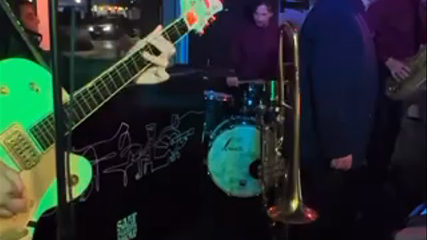 Salt Peanuts Show