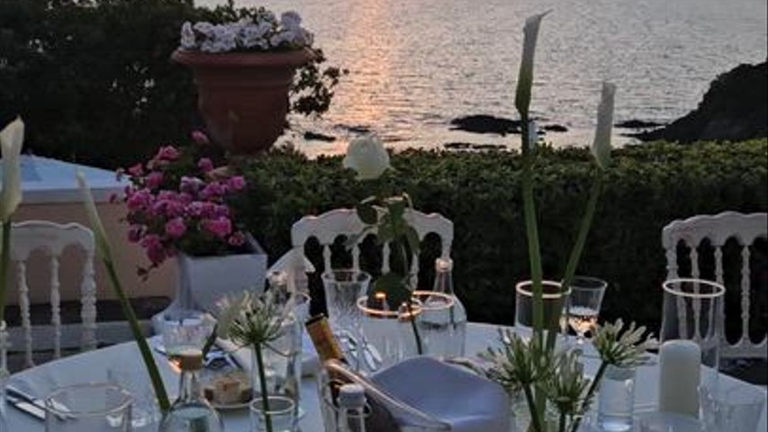 Sunset dinner: l'eleganza incontra la natura. 🤍
