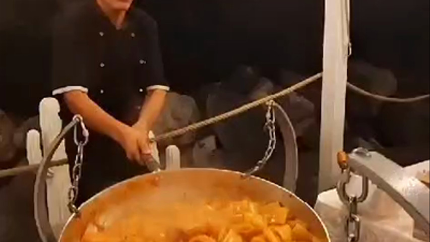 buffet cooking chef