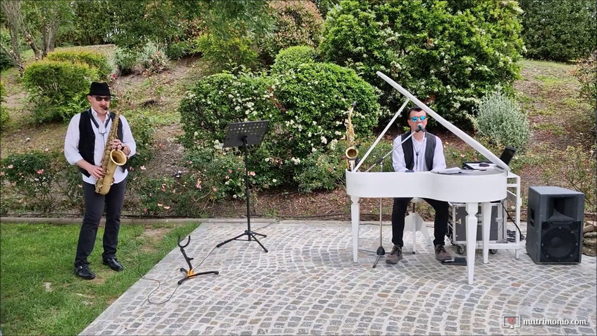 Aperitivo live in duo + sax tenore
