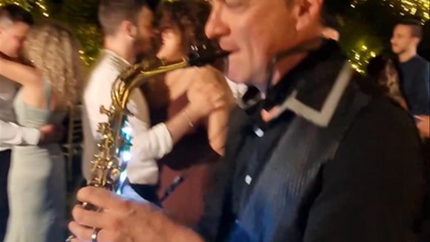 Ballo dedicato a tutte le coppie Sax live