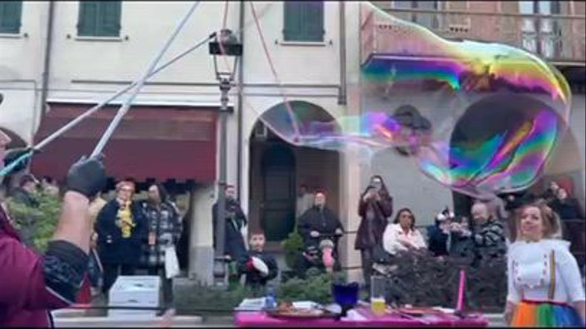Bubbles show 