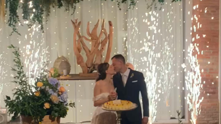 FONTANE FREDDE MOMENTO TAGLIO TORTA