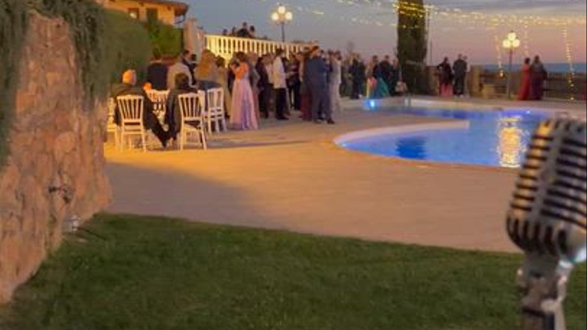 Collina dei sogni -aperitivo bordo piscina