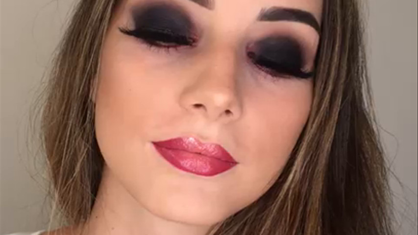 Smokey eyes in pencil technique