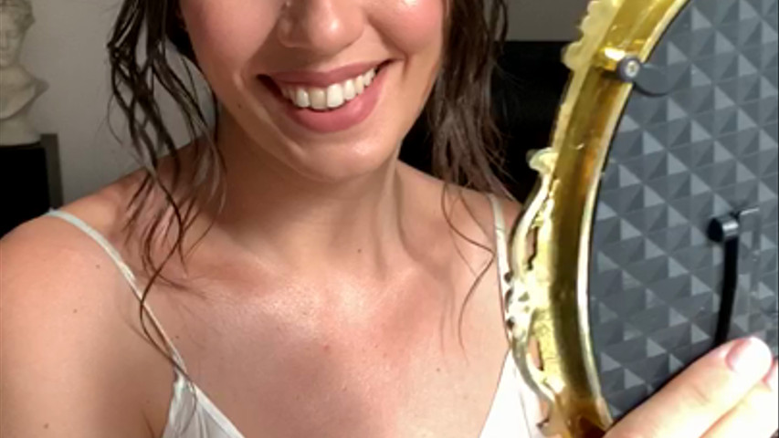 Make up naturale e luminoso e acconciatura sposa : un raccolto morbido basso 