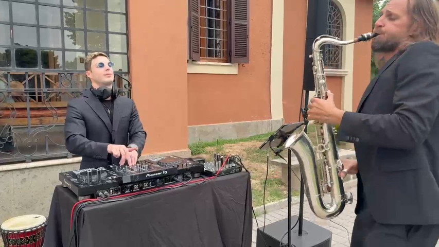 SAX& Dj una combo ideale!