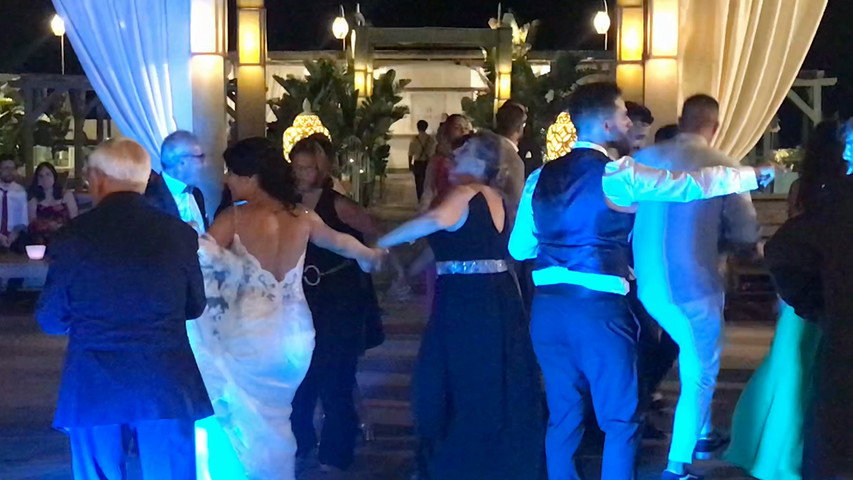 Latin House live + sax - Francesca Gramegna Music at Coco Beach Wedding, Polignano (musica per Matrimonio a Bari, Brindisi, Lecce, Puglia).