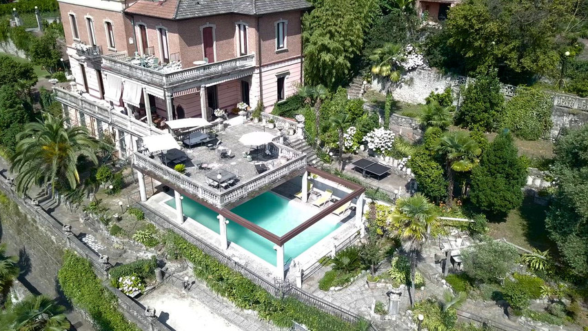 Drone vista piscina