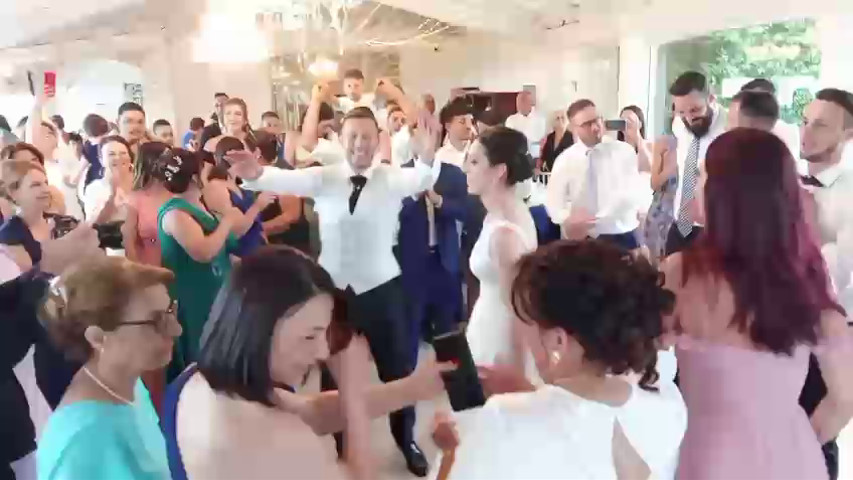 Animazione con sax, karaoke di gruppo e balli di gruppo durante il pranzo o la cena!!!