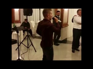 Scappa lontano gioco invitati