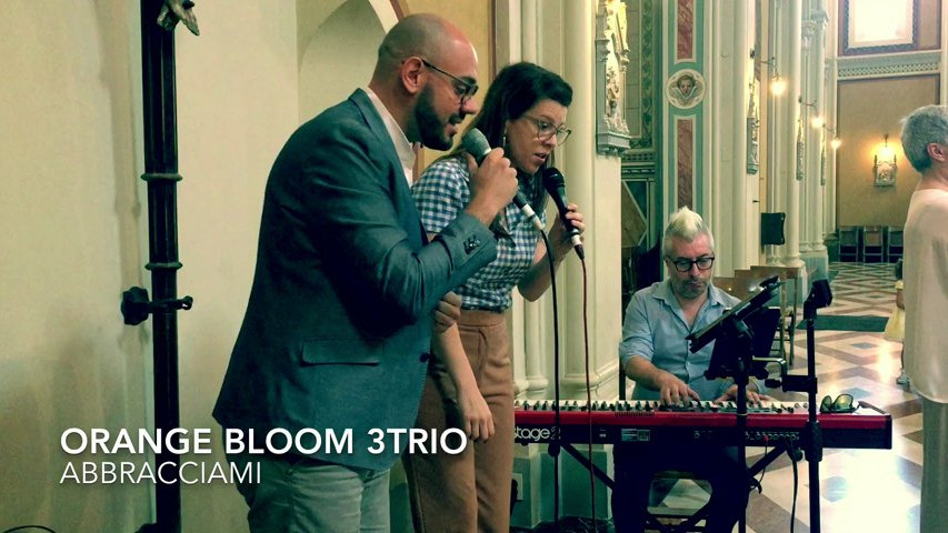 Abbracciami- Orange Bloom 3Trio