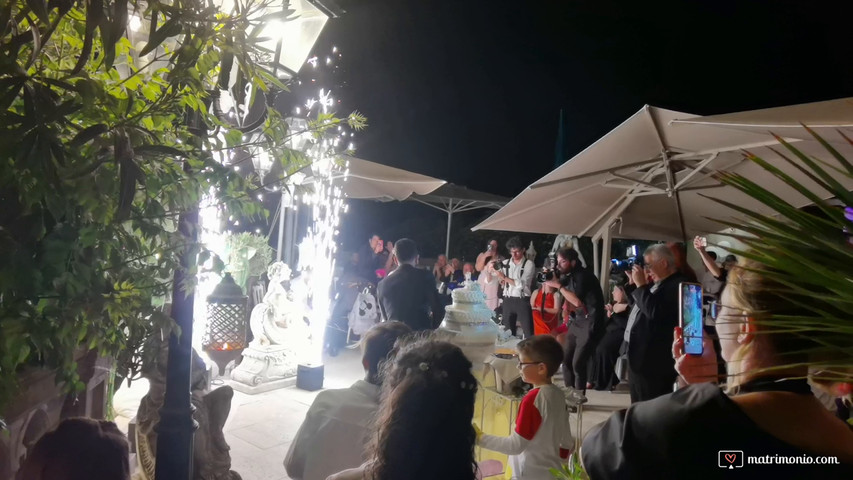 Matrimonio al taglio torta con 6 fontane luminose by Sandrojoe