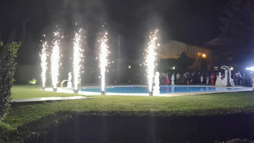 Matrimonio 6 fontane luminose fredde sparkular, gobo led, tubi led