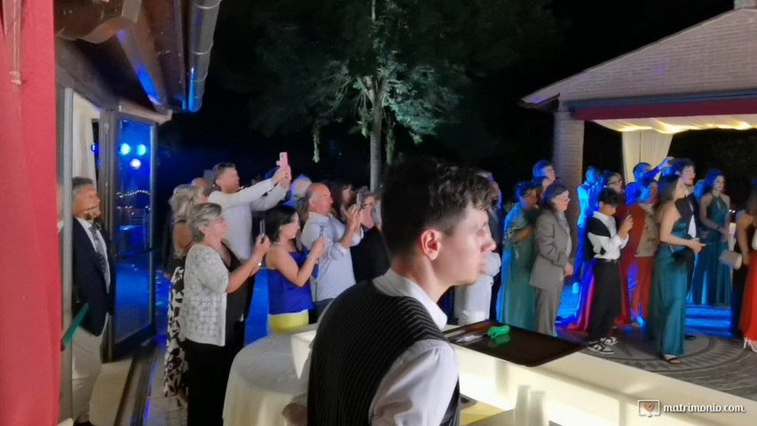 Matrimonio Il Lago Eventi con 4 fontane fredde e fuochi d'artificio 