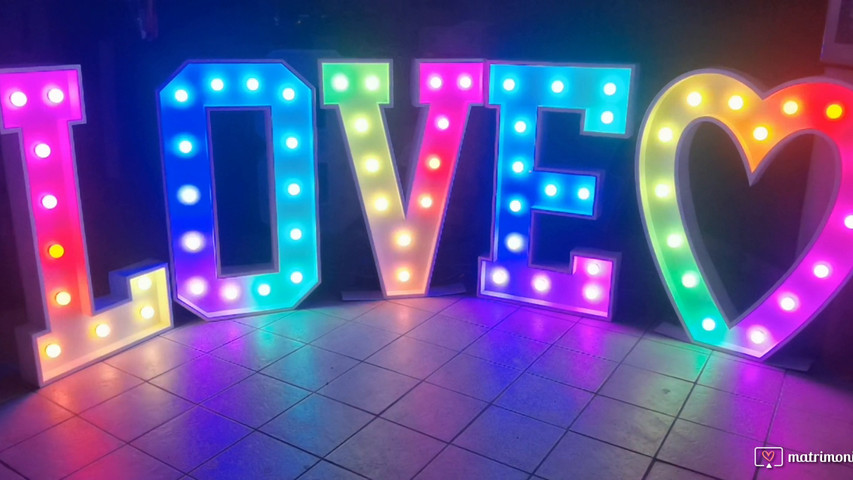 Lettere e numeri luminosi per matrimoni 