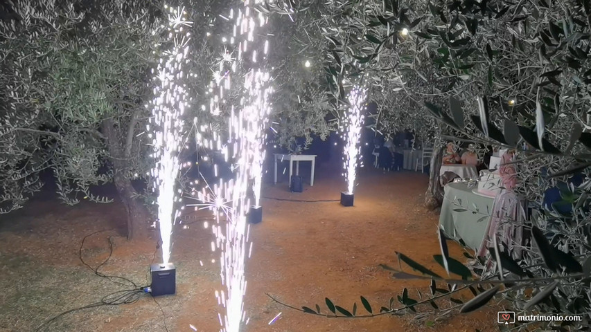 Matrimoni in Toscana con fontane fredde sparkular 