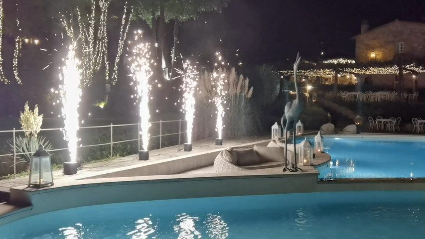 Matrimonio in Toscana con sparkular le fontane fredde scintillanti luminose 