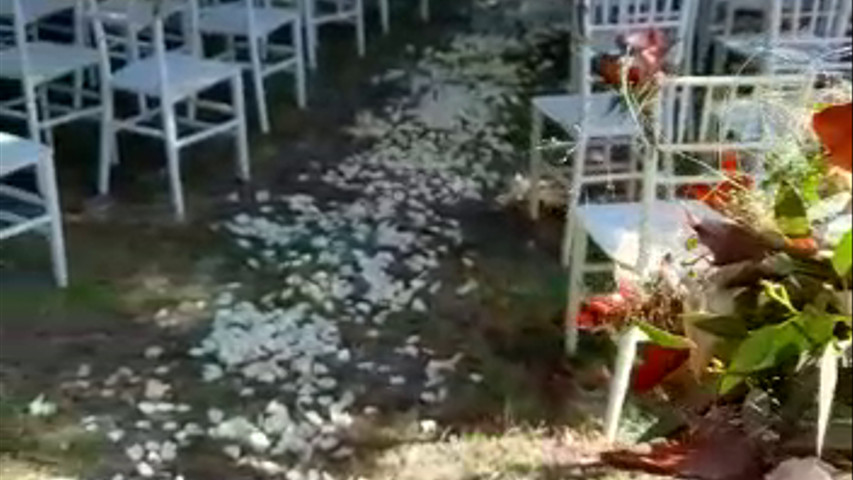 Allestimento esterno di un matrimonio autunnale 