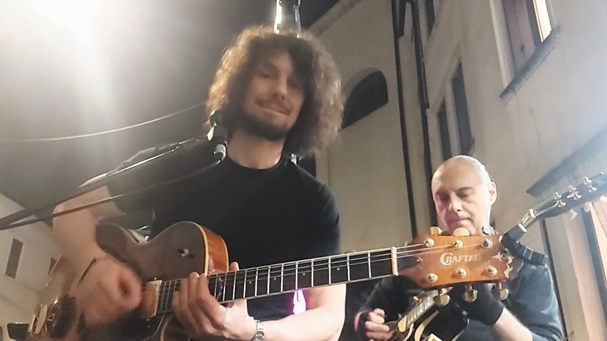 Duo acustico, 18 Ottobre 2024 || Ascolta con le cuffie per una migliore esperienza ||