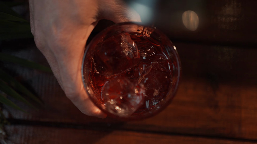 B roll drink900