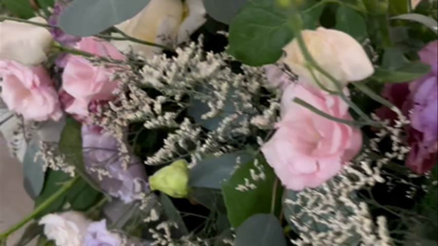 Sfumature di Lisianthus rosa e glicine con rosa inglese avorio 