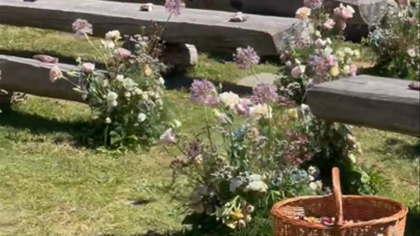 Allestimento rusticò fiori con colori di campo 