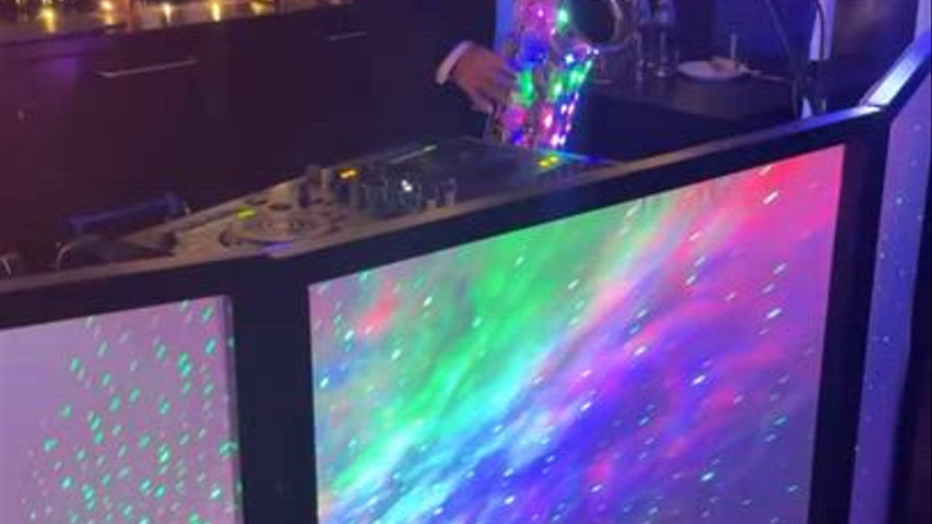 DJ Sax led party 