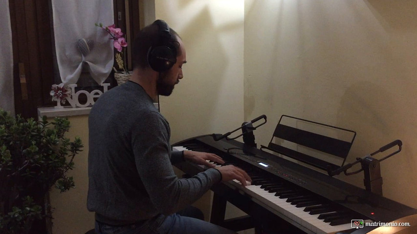 Come nelle favole di Vasco Rossi al pianoforte