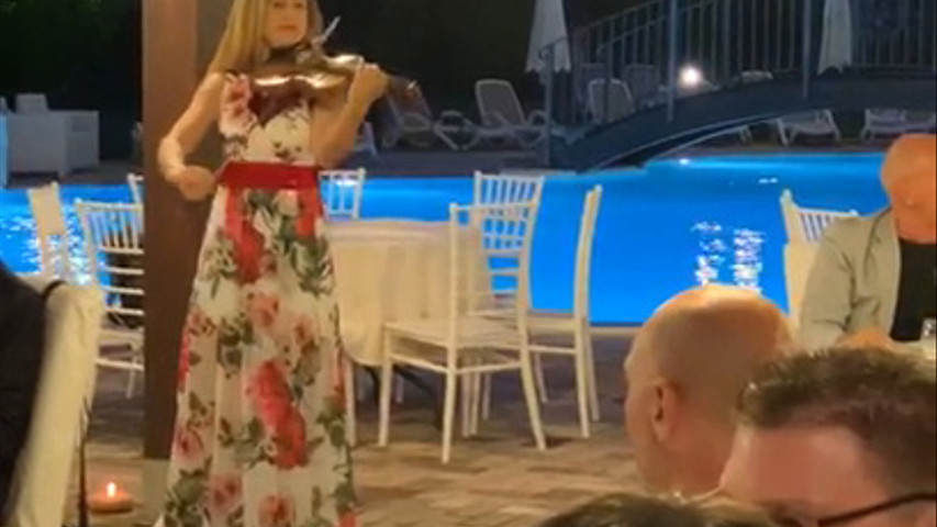 Nel blu dipinto di blu, violin live show durante la cena