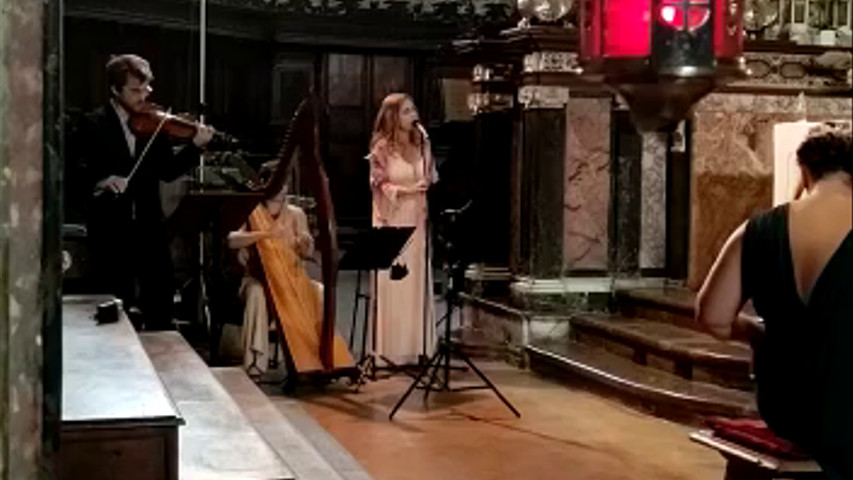 Arpa violino e voce durante la cerimonia