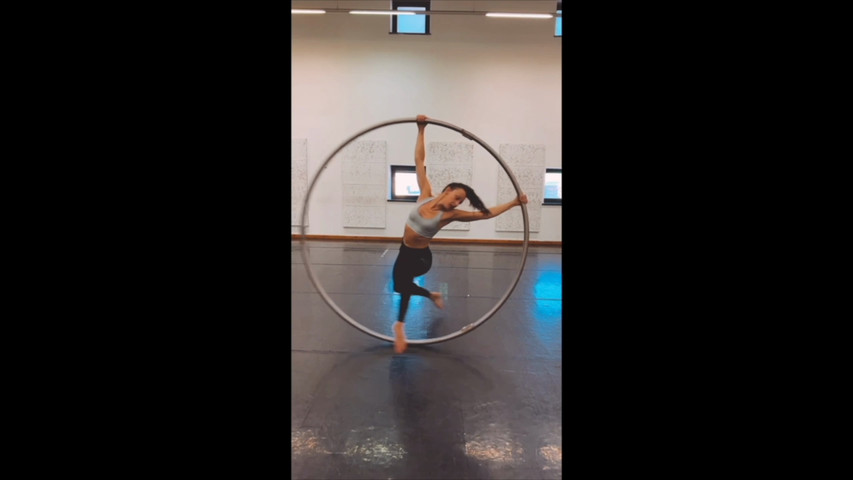 Training roue cyr sala danza 