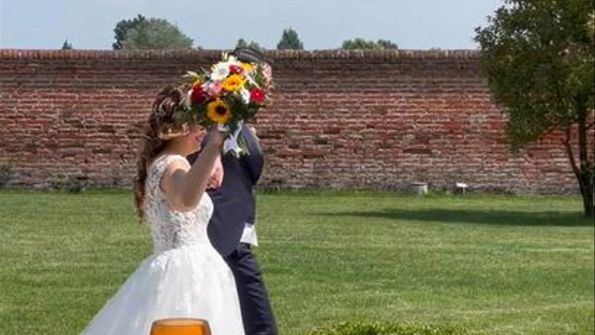Arrivo Sposi a villacornaro ! The bride and groom arrive at villacornaro !  Ankunft des Brautpaares in der villacornaro ! 