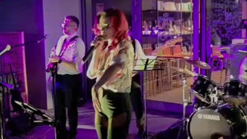 Everybody Needs Somebody - Il pezzo che unisce tutti