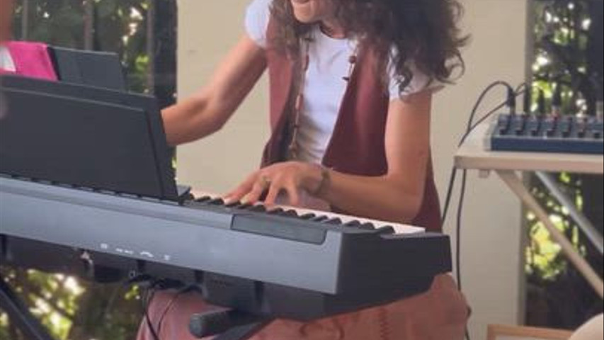Aperitivo piano, voce e chitarra!