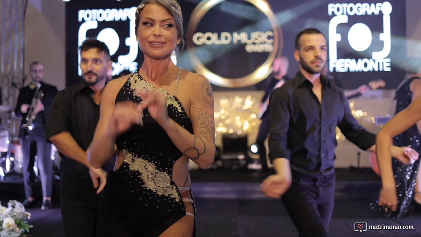 Gold Music Dancers