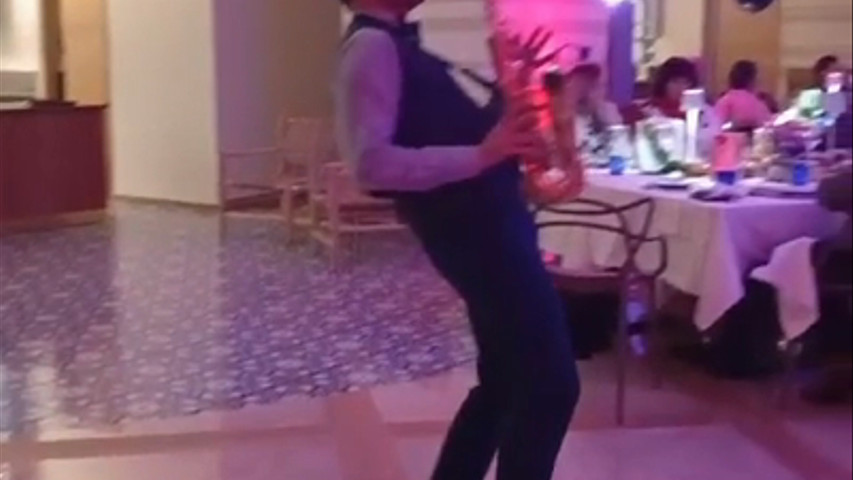 SimonSax - Saxophonist for Weddings & Events