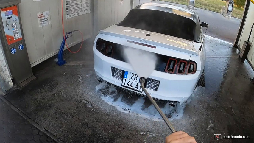 Car Wash - Mustang White