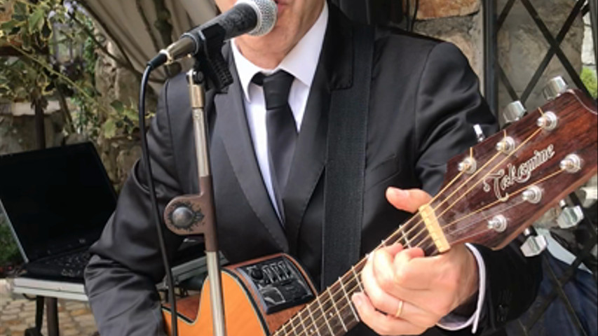 Che coss'è l'amor, chitarra e voce all'aperitivo a Caserta