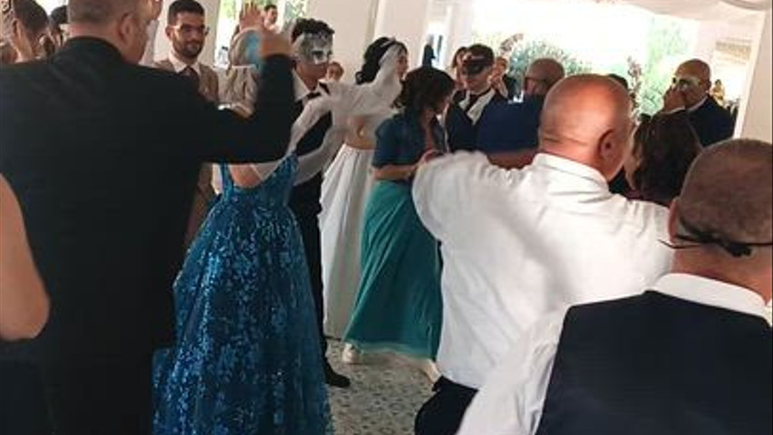 Si aprono le danze 