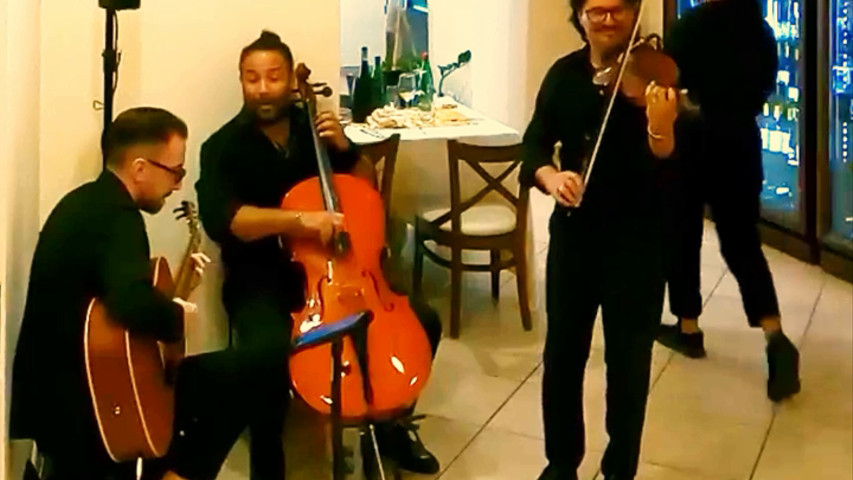 Acoustic trio