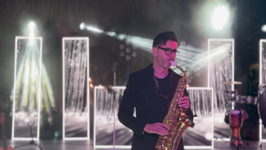 Sax Ledwall Show