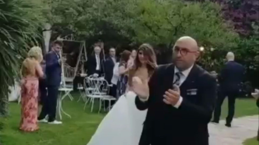 l'ingresso di Enrico e Valeria
