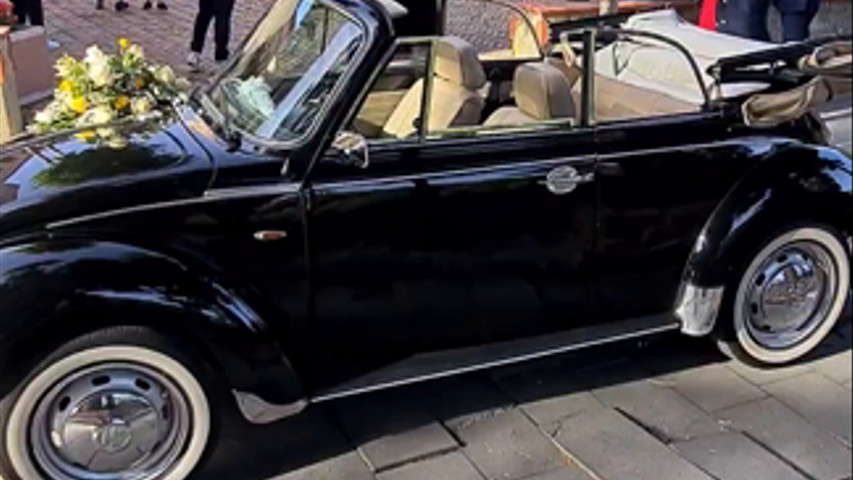 Volkswagen maggiolone nero cabrio